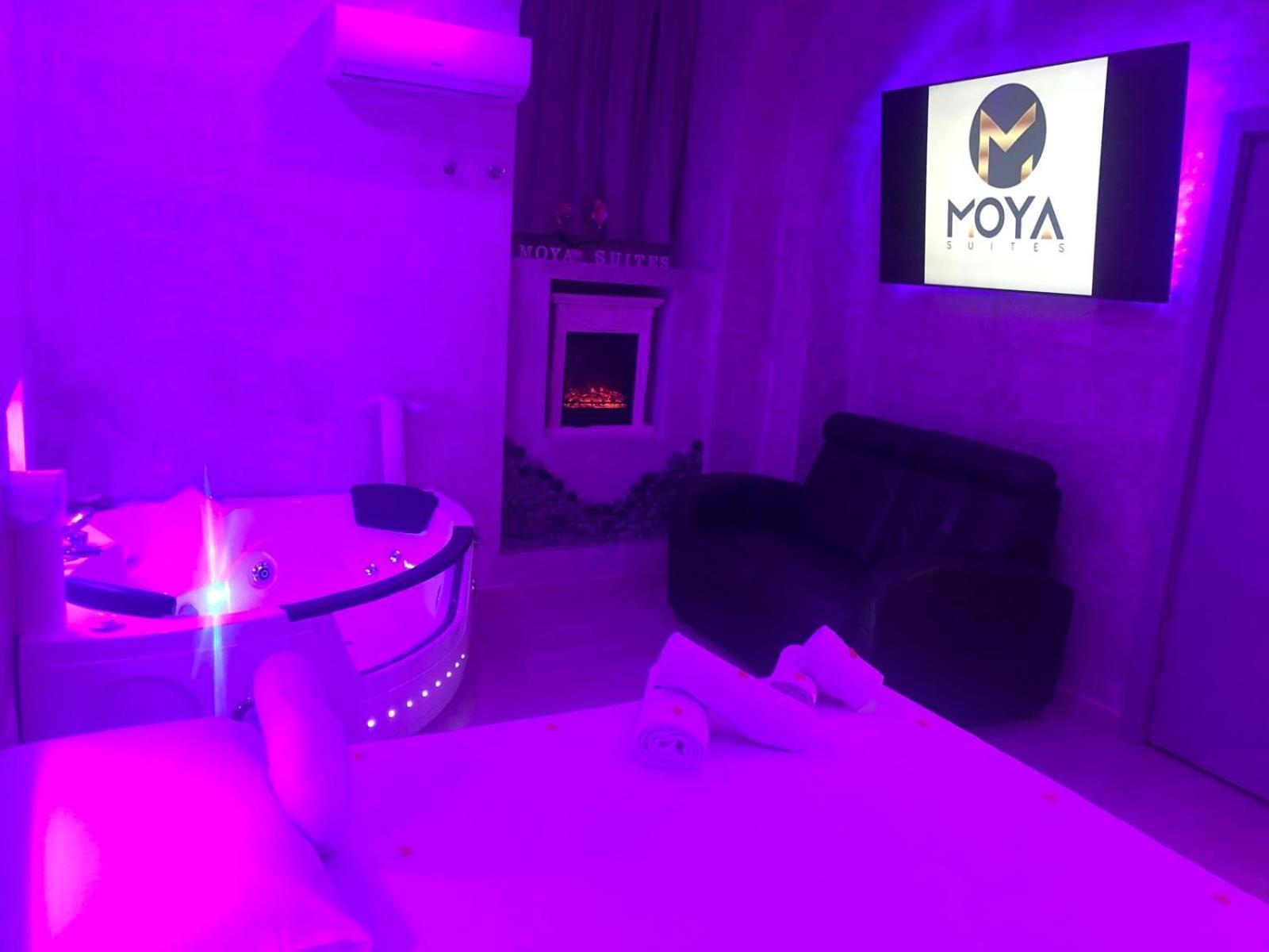 Moya 2 - In *